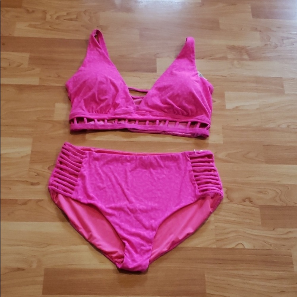 Swimsuit - Picture 3 of 3